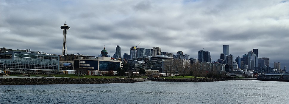 Olympic Sculpture park, Space Needle, and Seattle from the water
Photo: Simon
2025-03-03 10.58.15; '2025 Mar 03 10:58'
Original size: 8,260 x 2,994; 6,108 kB; cr
2025-03-03 10.58.15 S20+ Simon - Olympic Sculpture park, Space Needle, and Seattle from the water_cr.jpg