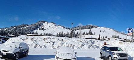 View of the Summit West from the Summit Inn
Photographer;&nbsp;Simon
2025-03-05&nbsp;08.45.15;&nbsp;Metadata time: '2025 Mar 05 08:45'
Original size:&nbsp;10,885 x 4,912; 5,864 kB;&nbsp;stitch
Filename: 2025-03-05 08.45.15 S20+ Simon - view of the Summit West from the Summit Inn_stitch.jpg