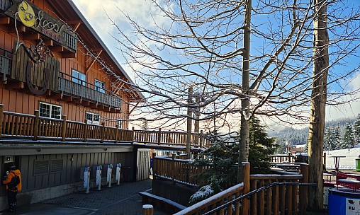 Nick at Summit Central Base
Photographer;&nbsp;Simon
2025-03-05&nbsp;09.10.18;&nbsp;Metadata time: '2025 Mar 05 09:10'
Original size:&nbsp;9,248 x 5,536; 14,390 kB;&nbsp;cr
Filename: 2025-03-05 09.10.18 S20+ Simon - Nick at Summit Central Base_cr.jpg