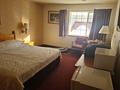 2025-03-05 08.21.43 S20+ Simon - Room at the Summit Inn.jpeg: 9248x6936, 11804k (2025 Sept 27 18:16)