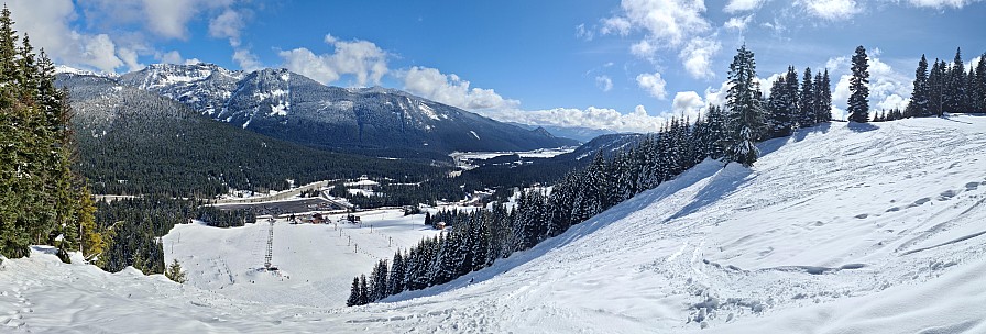 2025-03-05 12.32.47 S20+ Simon - view from Upper Central to West Crossover_stitch.jpg: 20799x7055, 18691k (2025 Sept 27 18:14)