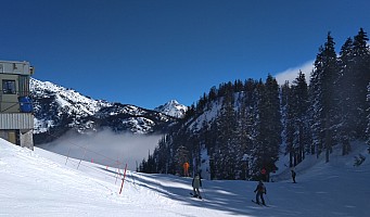 Looking down the Armstrong Express
Photographer;&nbsp;Nick
2025-03-06&nbsp;10.02.21;&nbsp;Metadata time: '2025 Mar 06 10:02'
Original size:&nbsp;4,387 x 2,576; 4,781 kB;&nbsp;cr
Filename: 2025-03-06 10.02.21 Nick - looking down the Armstrong Express_cr.jpg