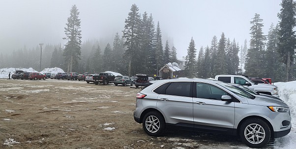 Alpental carpark
Photographer;&nbsp;Simon
2025-03-06&nbsp;08.40.05;&nbsp;Metadata time: '2025 Mar 06 08:40'
Original size:&nbsp;12,077 x 6,095; 7,284 kB;&nbsp;stitch
Filename: 2025-03-06 08.40.05 S20+ Simon - Alpental carpark_stitch.jpg