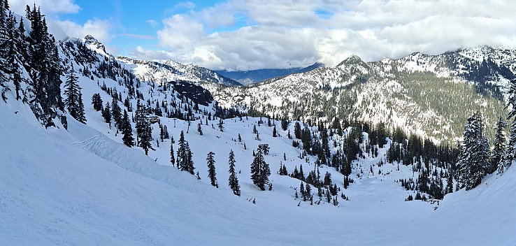 Down Upper Internationale
Photographer;&nbsp;Simon
2025-03-06&nbsp;14.19.38;&nbsp;Metadata time: '2025 Mar 06 14:19'
Original size:&nbsp;14,743 x 7,034; 11,685 kB;&nbsp;stitch
Filename: 2025-03-06 14.19.38 S20+ Simon - down Upper Internationale_stitch.jpg