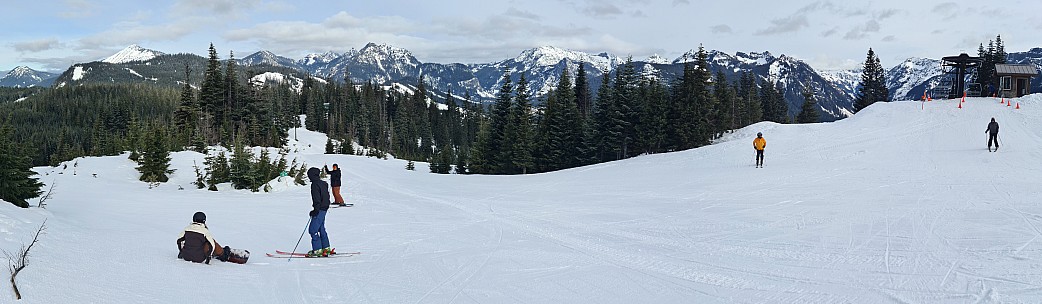 2025-03-07 09.20.01 S20+ Simon - Nick at the top of East Peak chair_stitch.jpg: 17862x5212, 12744k (2025 Oct 01 20:06)