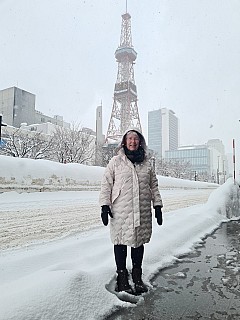 Pauline with the Sapporo TV Tower from the Sosei River
Photographer;&nbsp;Simon
2026-01-31&nbsp;12.16.51;&nbsp;Metadata time: '2026 Jan 31 12:16'
Original size:&nbsp;3,024 x 4,032; 3,169 kB
Filename: 2026-01-31 12.16.51 S20+ Simon - Pauline with the Sapporo TV Tower from the Sosei River.jpeg