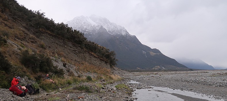Waitāwhiri rest stop Bruce and Simon
Photographer;&nbsp;Brian
2026-03-02&nbsp;13.00.11;&nbsp;Metadata time: '2026 Mar 02 13:00'
Original size:&nbsp;5,472 x 2,441; 4,753 kB;&nbsp;cr
Filename: 2026-03-02 13.00.11 CPSG7MII IMG_1760 Brian - Waitāwhiri rest stop Bruce and Simon_cr.jpg