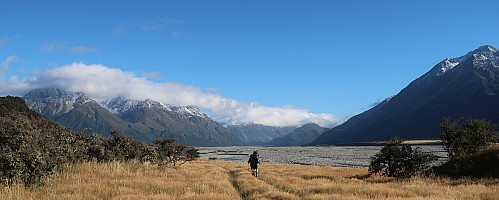 Heading up te Waitāwhiri
Photographer;&nbsp;Brian
2026-03-03&nbsp;09.14.13;&nbsp;Metadata time: '2026 Mar 03 09:14'
Original size:&nbsp;5,472 x 2,193; 4,208 kB;&nbsp;cr
Filename: 2026-03-03 09.14.13 CPSG7MII IMG_1767 Brian - Heading up te Waitāwhiri_cr.jpg