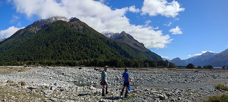 Bruce and Brian looking acress Moa Stream
Photographer;&nbsp;Simon
2026-03-03&nbsp;11.45.09857;&nbsp;Metadata time: '2026 Mar 03 11:45'
Original size:&nbsp;11,123 x 4,972; 13,798 kB;&nbsp;stitch
Filename: 2026-03-03 11.45.09857 Xpr1VII Simon - Bruce and Brian looking acress Moa Stream_stitch.jpg