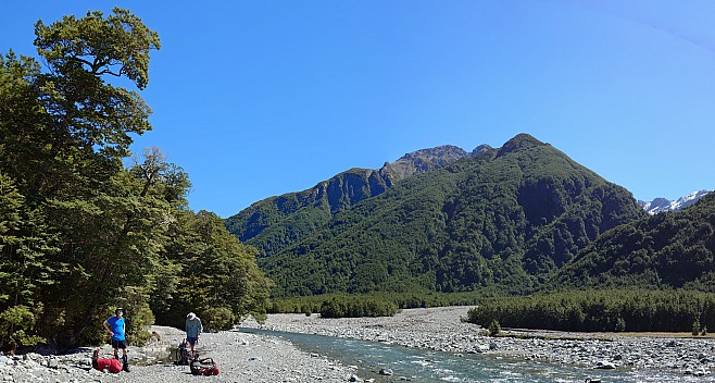 Rest stop in Moa Stream
Photographer;&nbsp;Simon
2026-03-03&nbsp;13.45.37831;&nbsp;Metadata time: '2026 Mar 03 13:45'
Original size:&nbsp;10,010 x 5,354; 14,017 kB;&nbsp;stitch
Filename: 2026-03-03 13.45.37831 Xpr1VII Simon - rest stop in Moa Stream_stitch.jpg