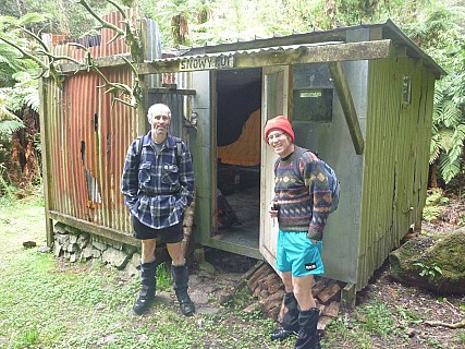2012-04-25 13.26.14 P1030780 Simon Snowy Hut Brian and Phil.jpeg: 4000x3000, 5752k (2020 Apr 01 22:38)